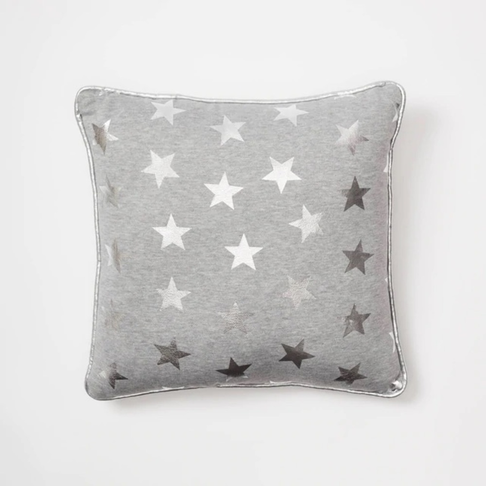 Dormify “Sweatshirt Star Square Pillow”